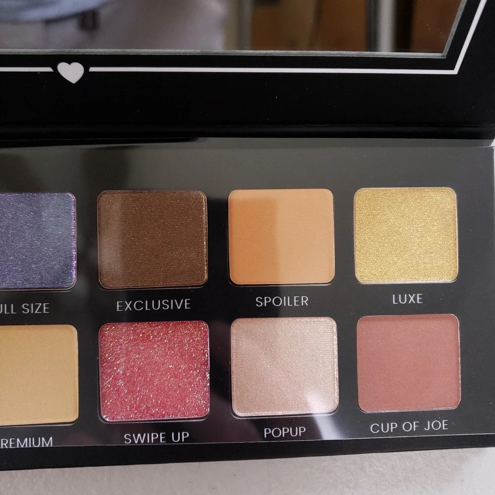BoxyCharm 12 Color Eyeshadow Palette Pigmented Blendable‎ Matte Shimmer Glam